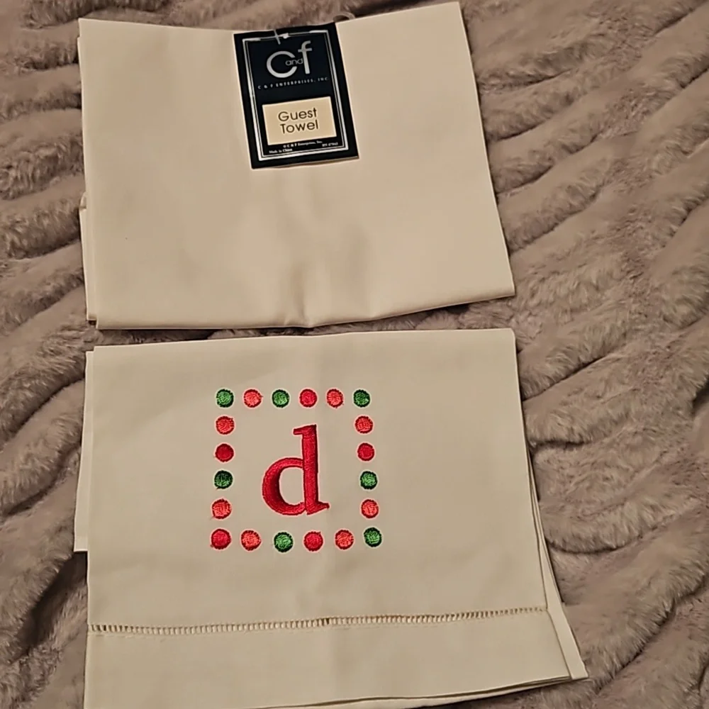 ❤️NWT 2 Monogrammed Guest Towels 